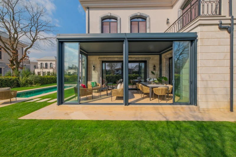 Open Railglass panels connecting a residential outdoor room to the garden.